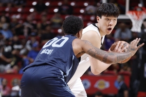 乐鱼登陆网站-杨瀚森因击地球传大了而懊恼 美媒：欣赏这种追求完美的态度