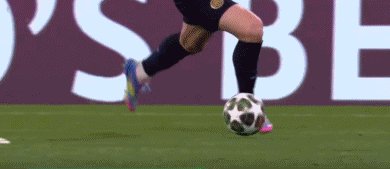 乐鱼app下载-神奇的外脚背！朴实劳塔罗的优雅之夜