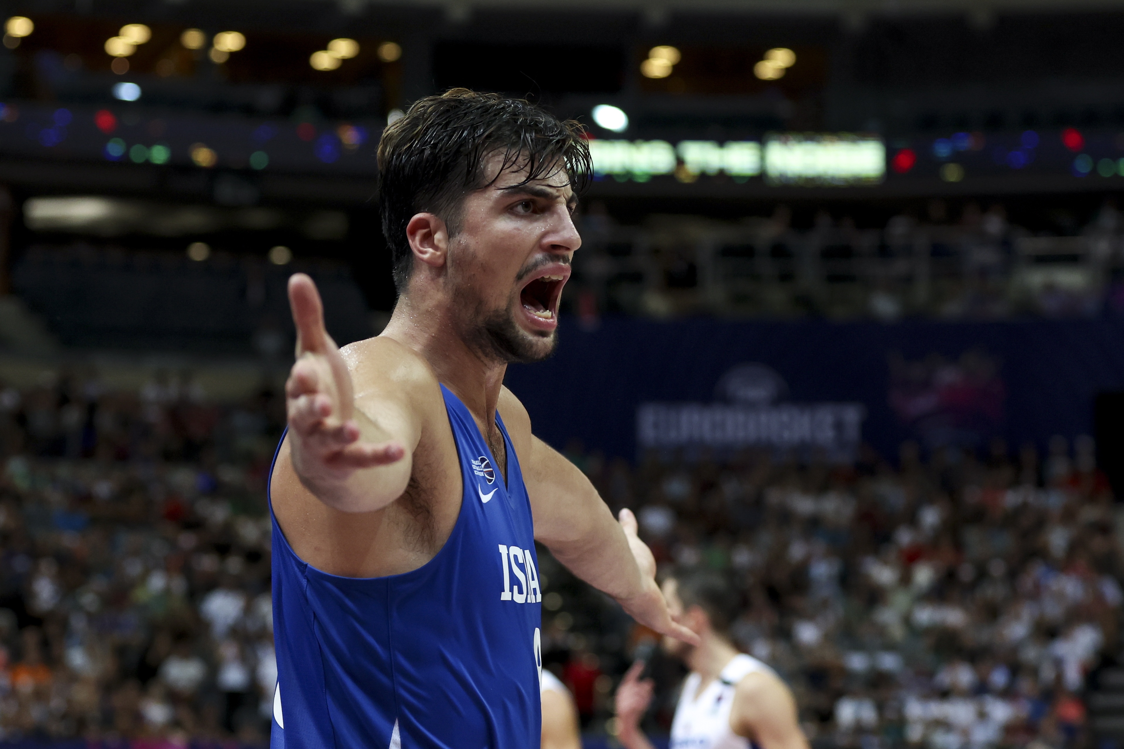 阿夫迪亚半场三分失准仍贡献11分4板1助3帽全能数据