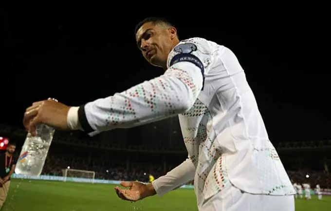 乐鱼登陆网站-C罗本场数据：4次射正贡献2粒进球，传球成功率100%