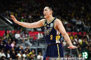 乐鱼网站-杀气凛然胡明轩攻防领域展开捍卫主场 19中10轰全场最高31分